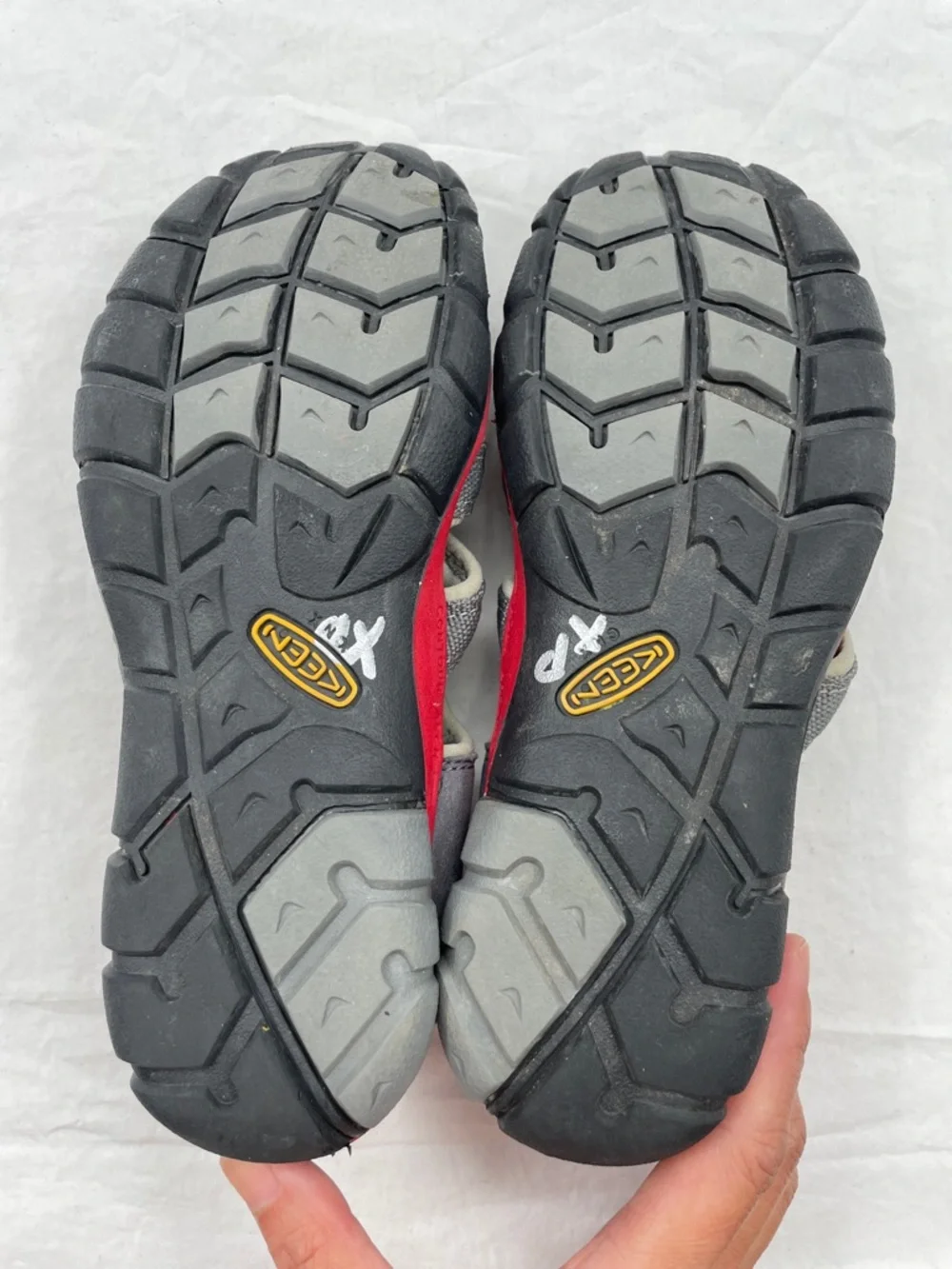 KEEN Seacamp II CNX Waterproof Sandals In Magnet/Racing Red. Girl’s 5.